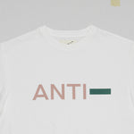 Carica l'immagine nel visualizzatore di Gallery, ANTI- T-SHIRT STILL LIFE DETAIL