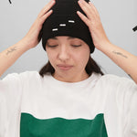 Carica l&#39;immagine nel visualizzatore di Gallery, HYPHENS BEANIE WORN 1
